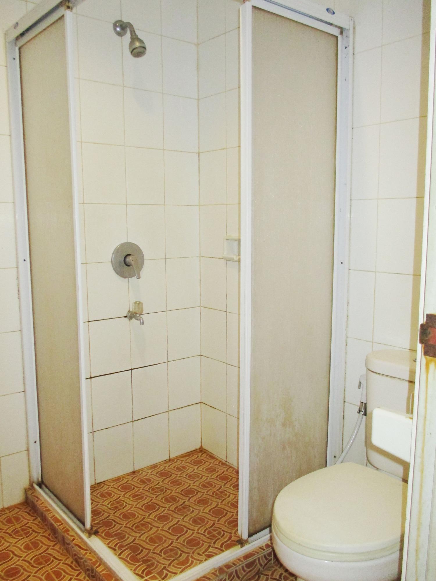 Hotel Caravan Tanah Abang Джакарта Экстерьер фото