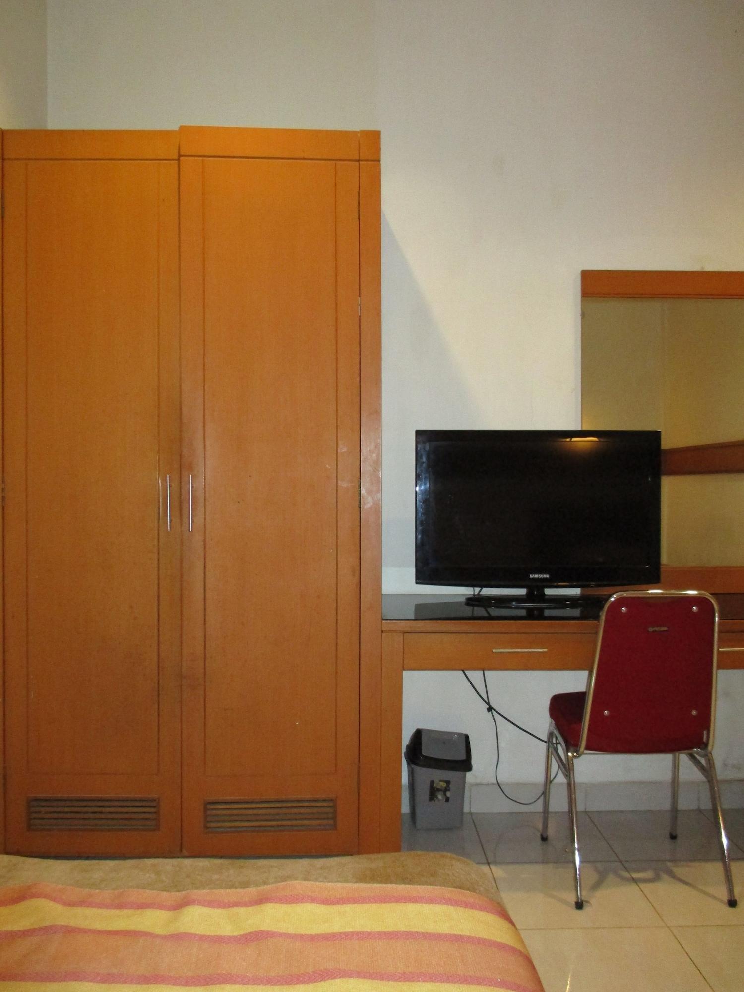 Hotel Caravan Tanah Abang Джакарта Экстерьер фото