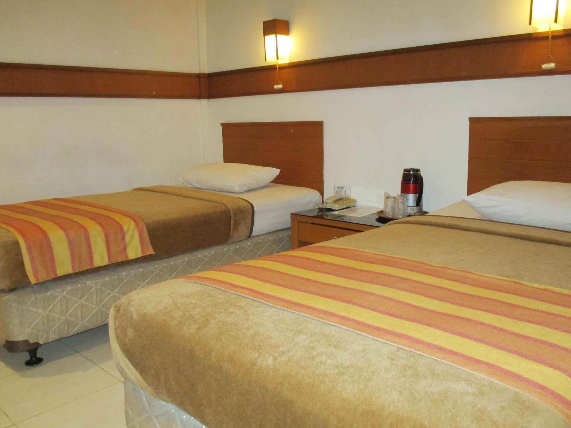 Hotel Caravan Tanah Abang Джакарта Экстерьер фото