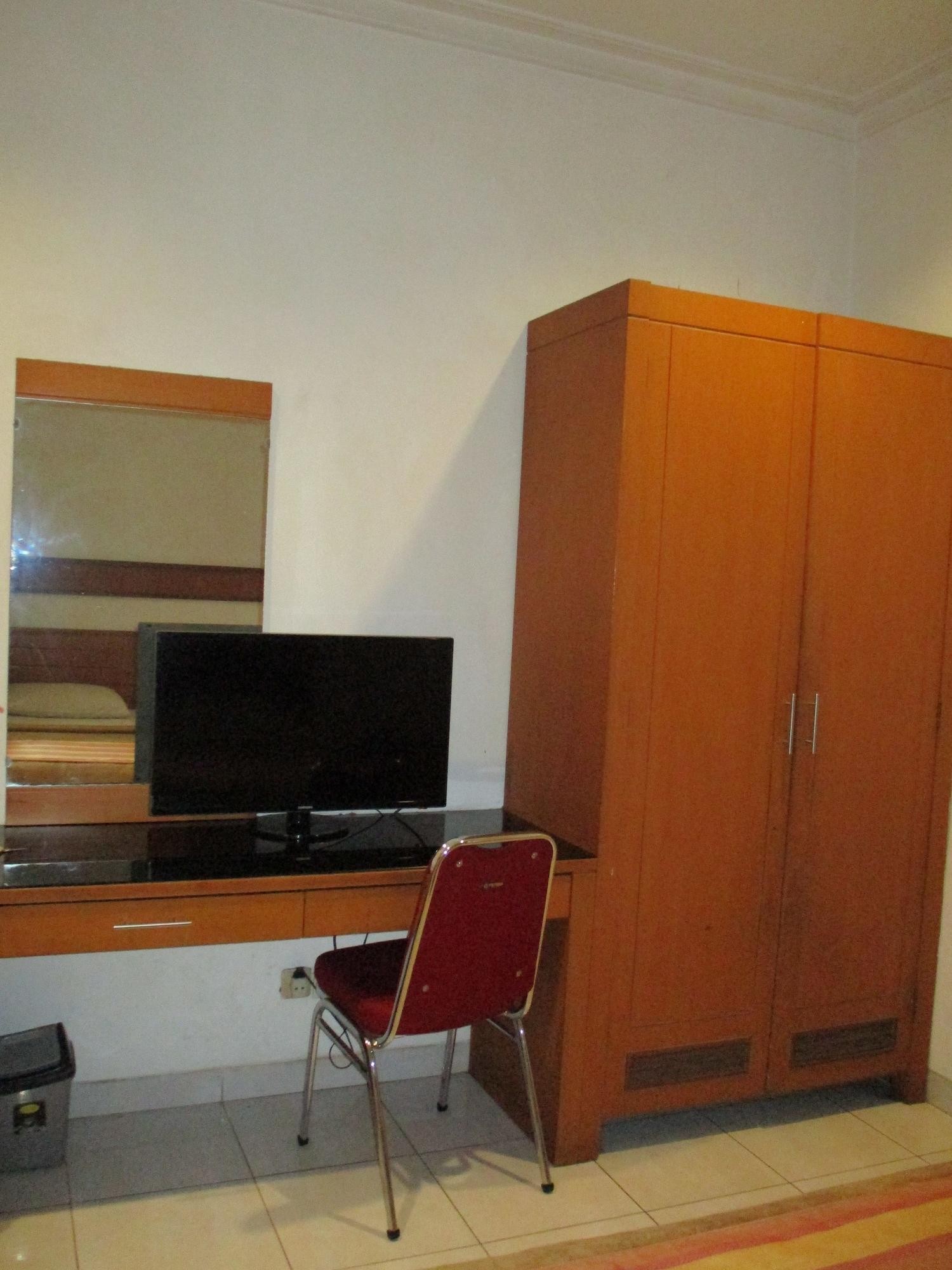 Hotel Caravan Tanah Abang Джакарта Экстерьер фото
