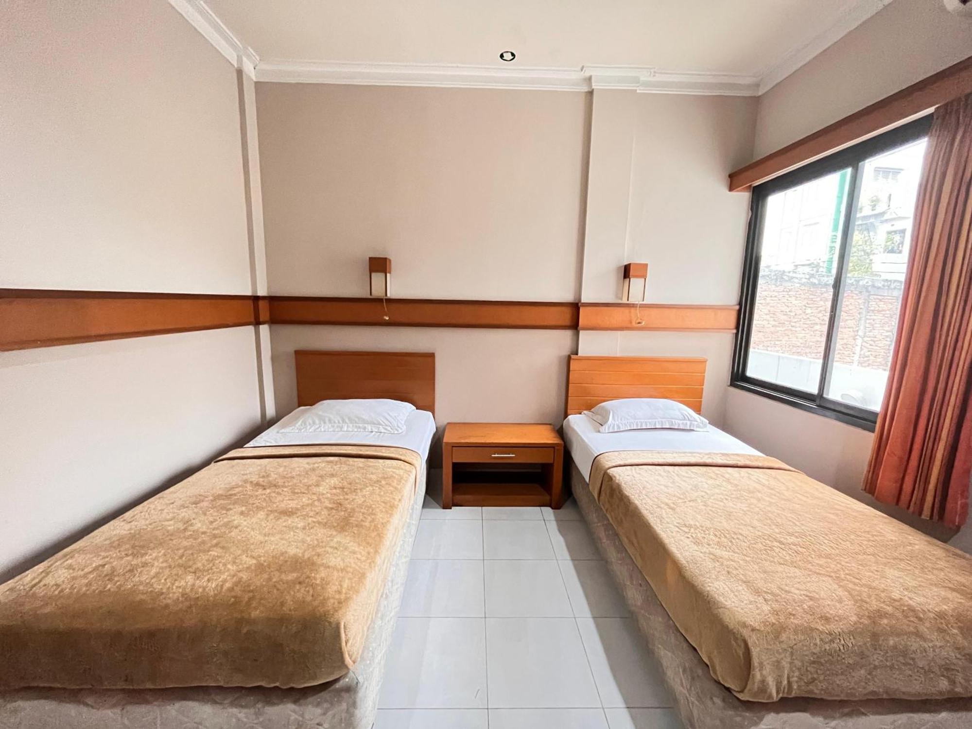 Hotel Caravan Tanah Abang Джакарта Экстерьер фото