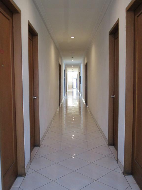 Hotel Caravan Tanah Abang Джакарта Экстерьер фото