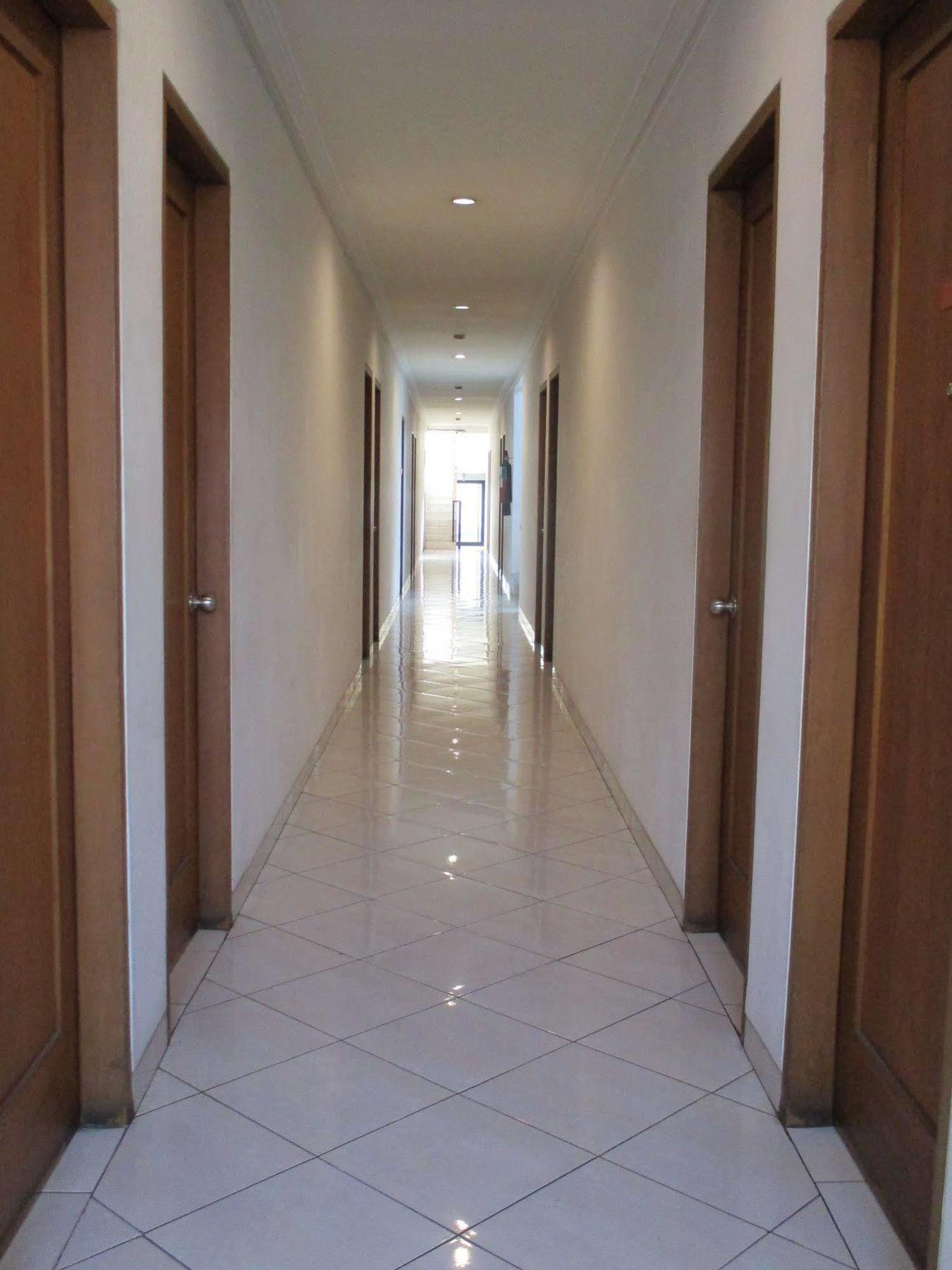Hotel Caravan Tanah Abang Джакарта Экстерьер фото