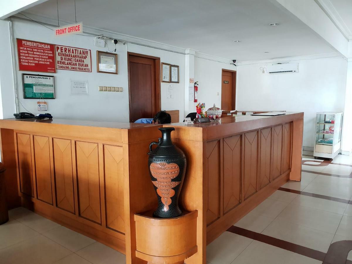 Hotel Caravan Tanah Abang Джакарта Экстерьер фото