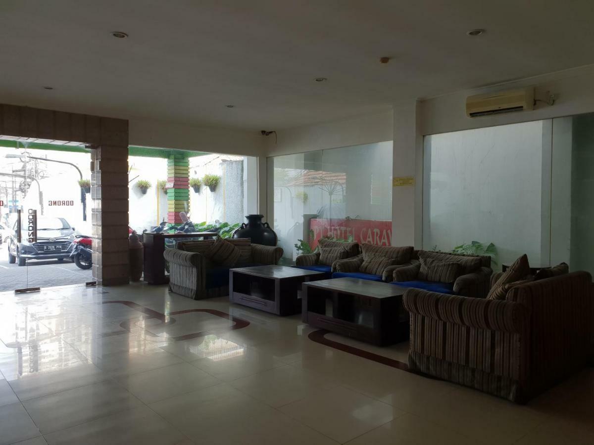 Hotel Caravan Tanah Abang Джакарта Экстерьер фото