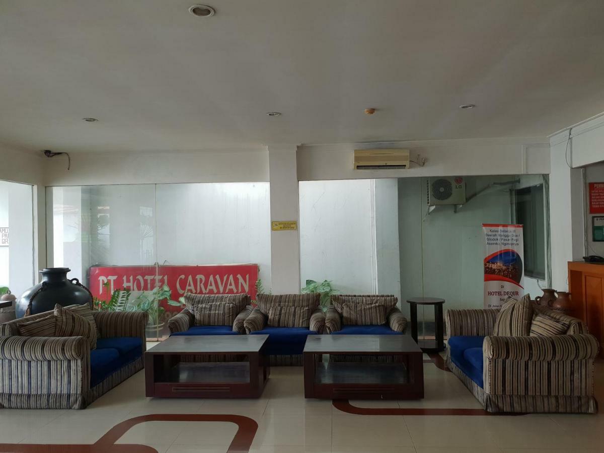 Hotel Caravan Tanah Abang Джакарта Экстерьер фото
